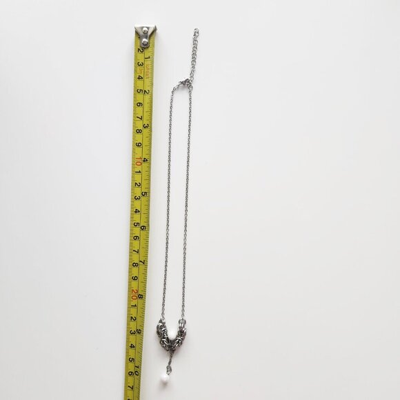 Angelic white pearl rosary necklace with a small silver chain - Picture 4 of 8